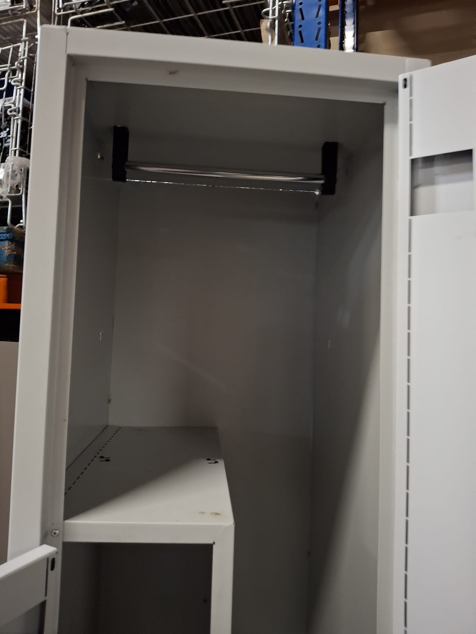 Vestiaire métallique 2 portes – Gris – H180 x L42 x P50 cm