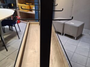 Meuble central de présentation – Métal et bois – 3 niveaux – H135 x L100 x P34,5 cm