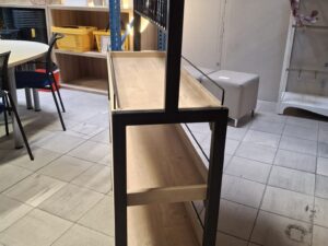 Meuble central de présentation – Métal et bois – 3 niveaux – H135 x L100 x P34,5 cm