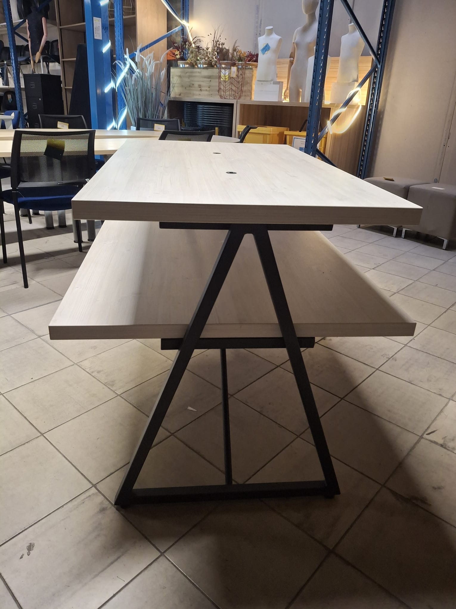 Table de présentation 2 niveaux - Métal gris anthracite - Bois - H 86 x L120 x l70 cm
