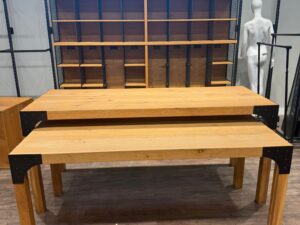 Lot de 2 tables bois et métal – 200 x 80 x H90 cm / 180 x 80 x H75 cm