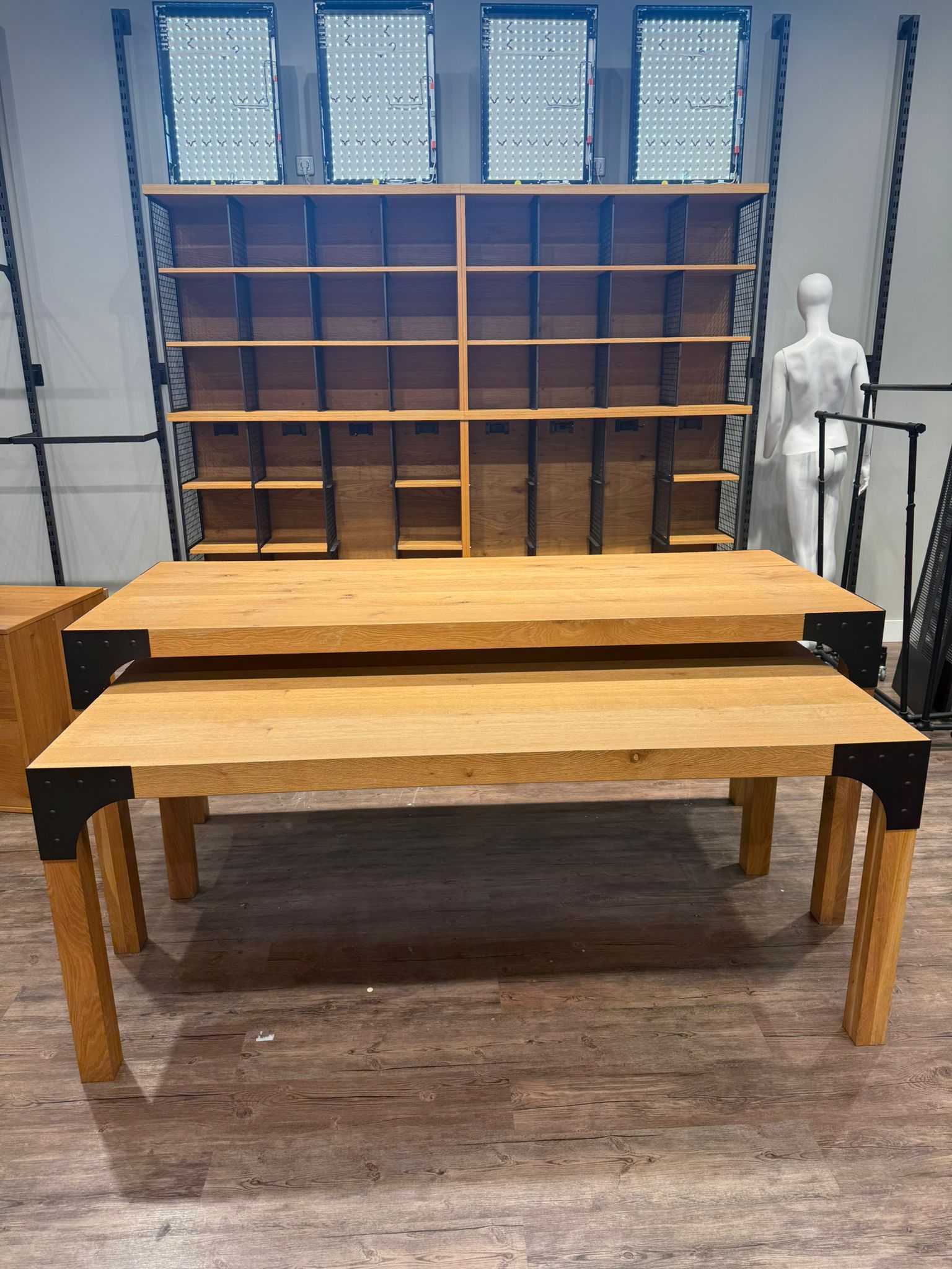 Lot de 2 tables bois et métal – 200 x 80 x H90 cm / 180 x 80 x H75 cm