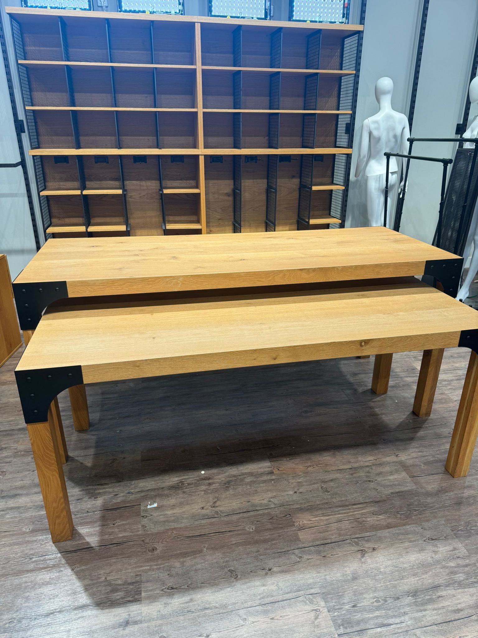 Lot de 2 tables bois et métal – 200 x 80 x H90 cm / 180 x 80 x H75 cm