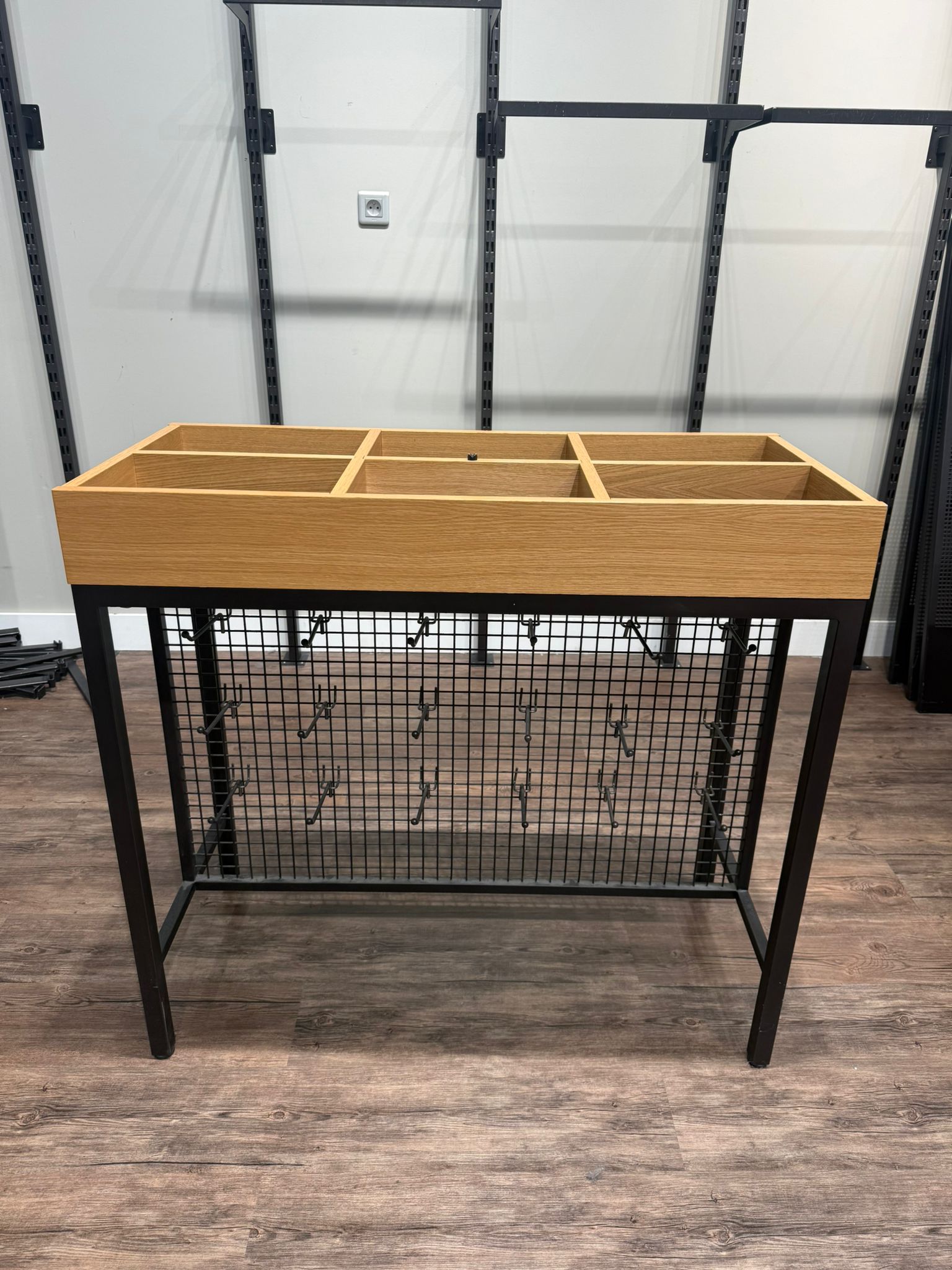 Bac soldeur avec grille et broches - Métal noir - 100 x 45 x H 93 cm
