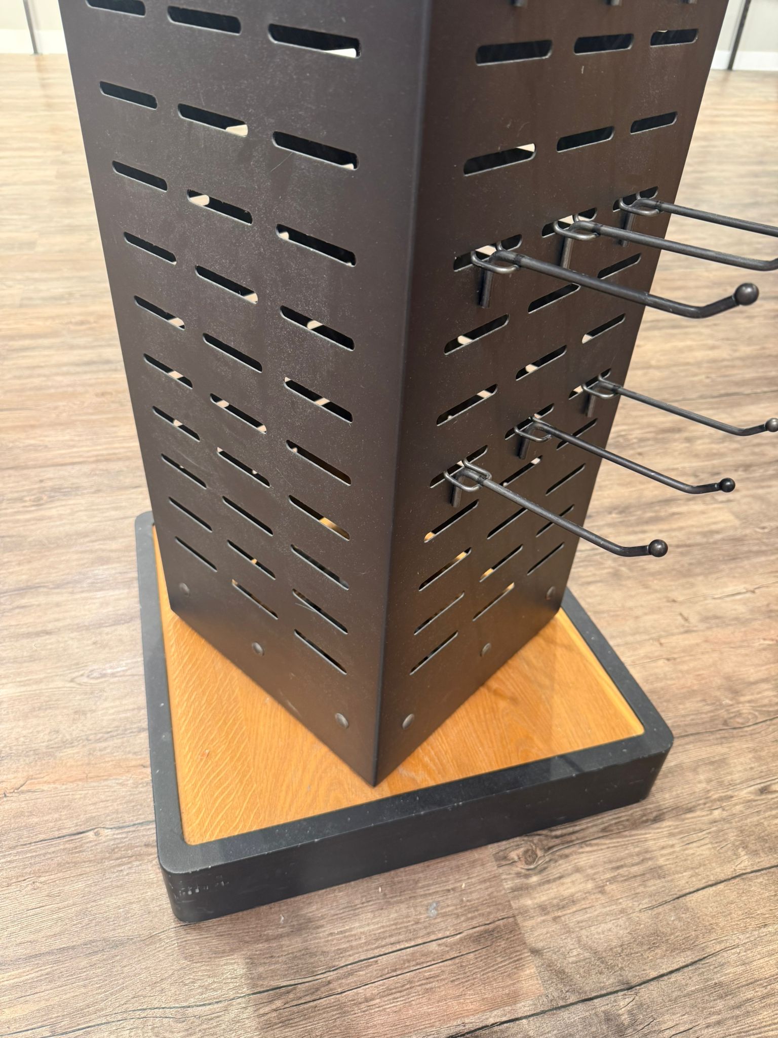 Présentoir rotatif 4 faces métal bois - 52 x 52 x H 164,5 cm