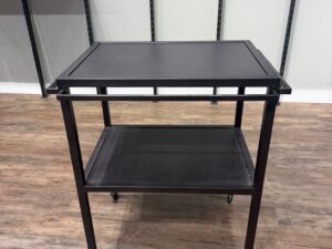 Table de travail métallique noir sur roulettes – 73 x 53 x H 95 cm