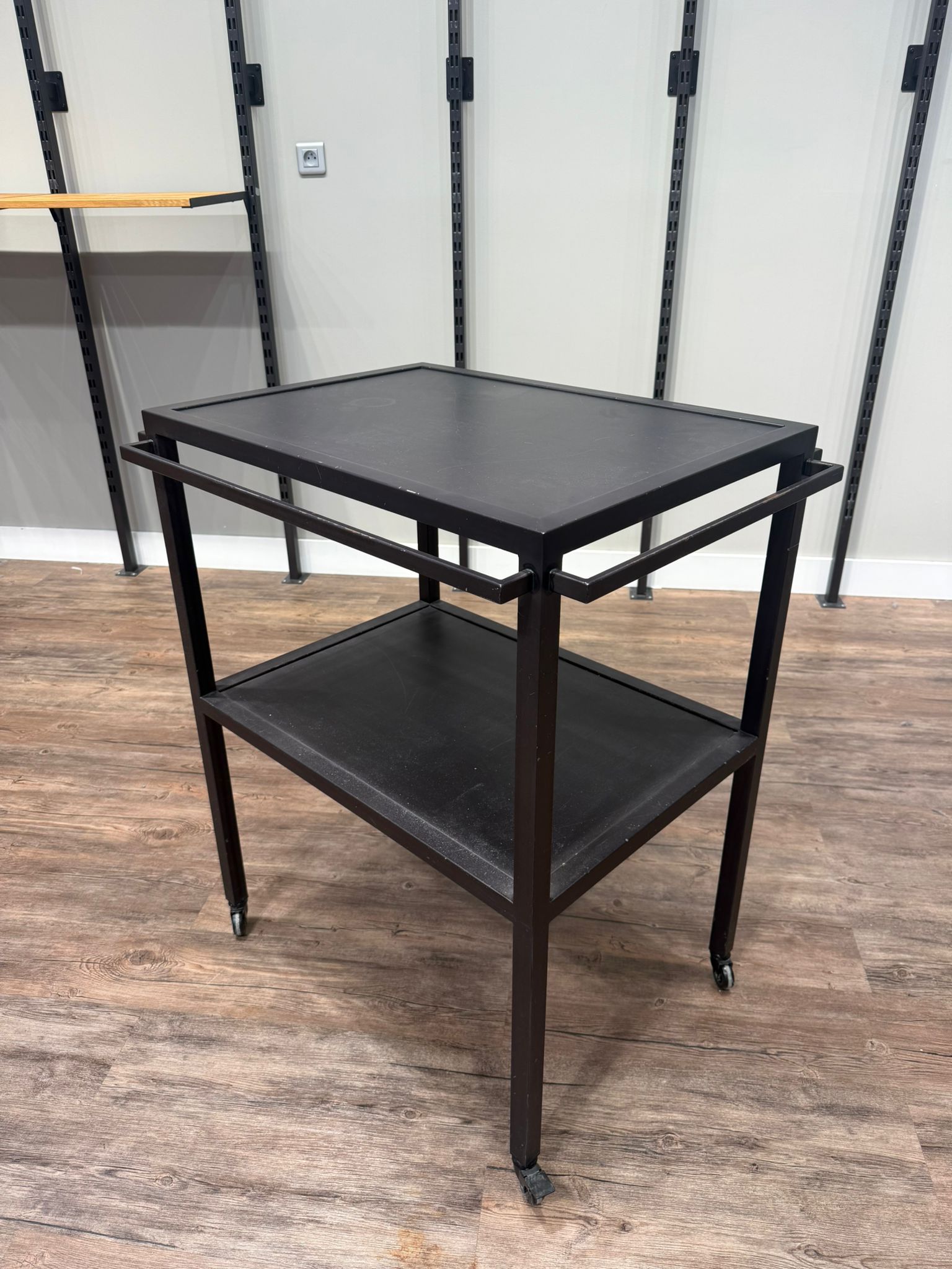 Table de travail métallique noir sur roulettes - 73 x 53 x H 95 cm