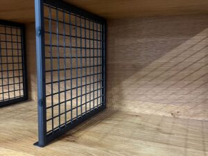 Meuble casier bois 56 compartiments – 272 x 38 x H225 cm