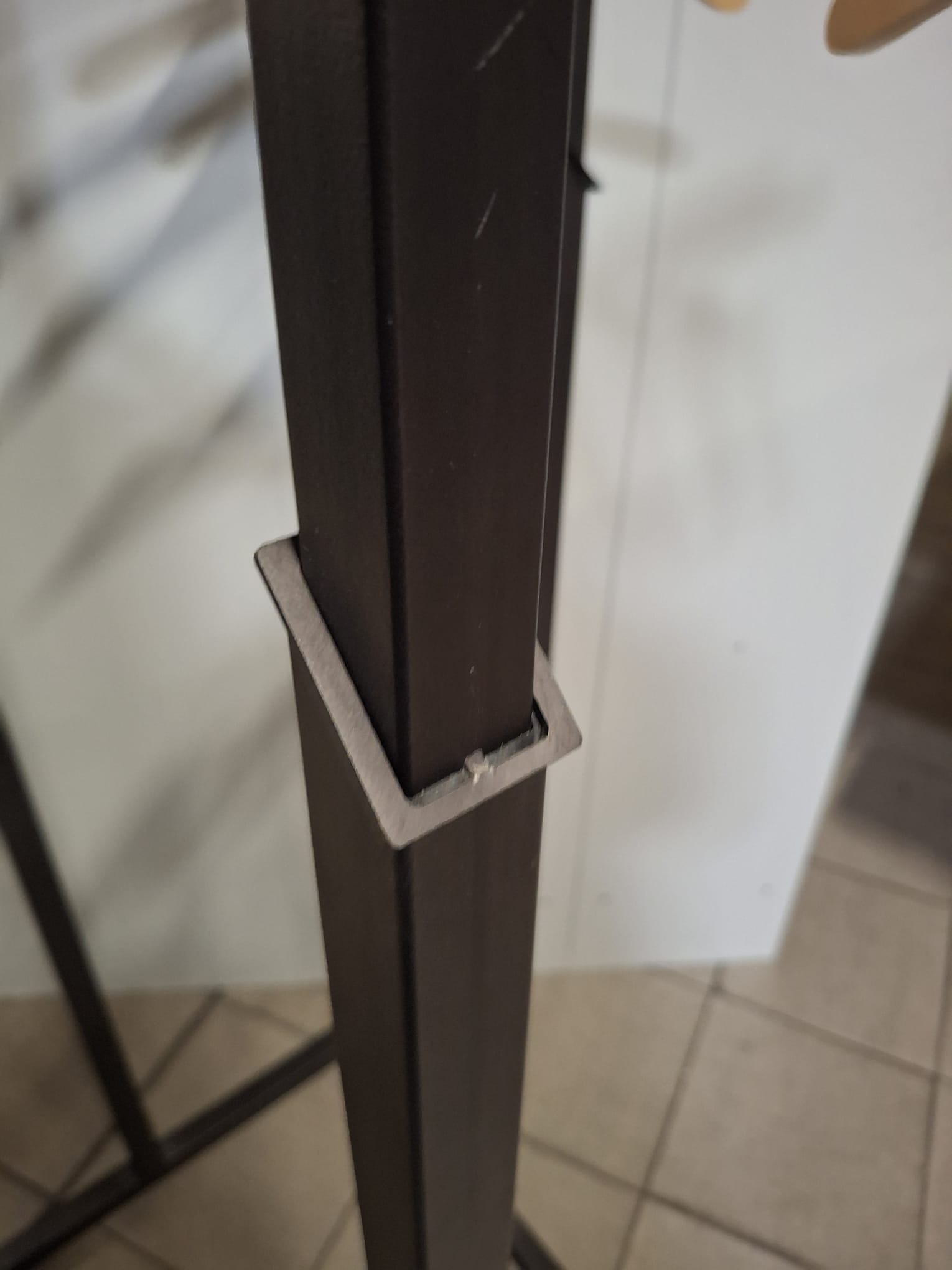 Portant 4 bras métallique noir - hauteur réglable - H 115 à 175 cm