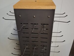 Présentoir rotatif 4 faces métal bois – 52 x 52 x H 164,5 cm
