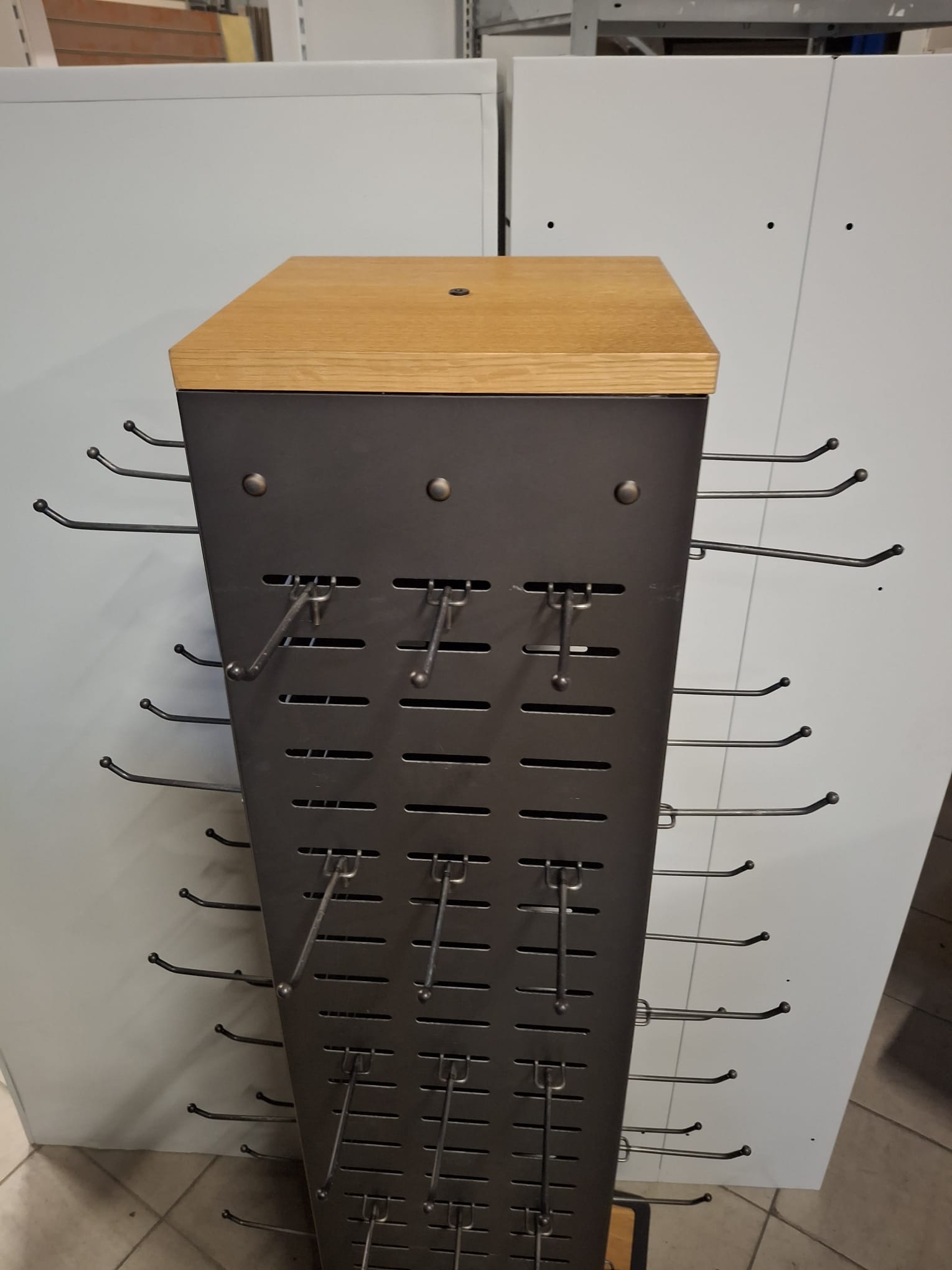 Présentoir rotatif 4 faces métal bois - 52 x 52 x H 164,5 cm