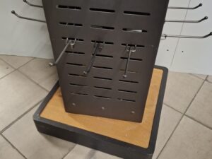Présentoir rotatif 4 faces métal bois – 52 x 52 x H 164,5 cm