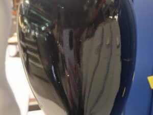 Mannequin buste femme fibre de verre noir brillant – H 75 cm