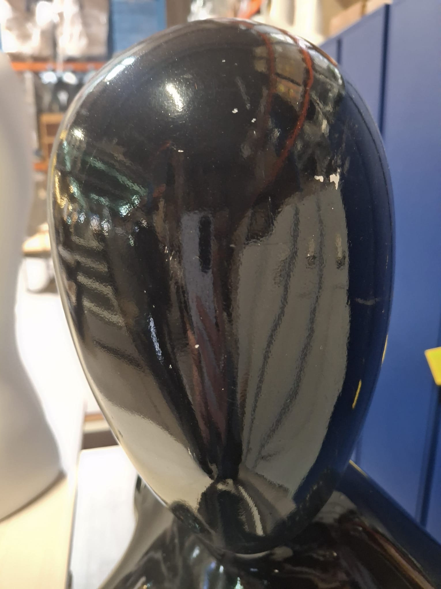 Mannequin buste femme fibre de verre noir brillant - H 75 cm