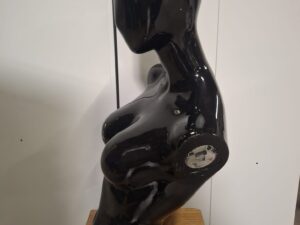 Mannequin buste femme fibre de verre noir brillant – H 72 cm