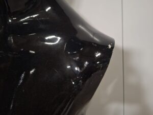 Mannequin buste femme fibre de verre noir brillant – H 72 cm