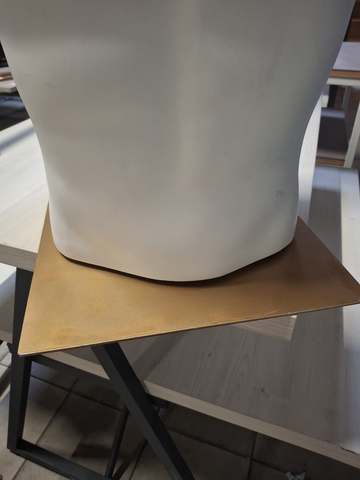 Mannequin buste homme fibre de verre blanc mat - H 65 cm