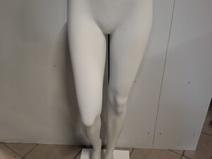Jambe de mannequin femme – Fibre de verre blanc – H 117 cm