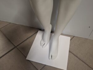 Jambe de mannequin femme – Fibre de verre blanc – H 117 cm