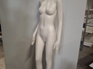 Mannequin buste femme – Fibre de verre blanc crème mat – H 183 cm