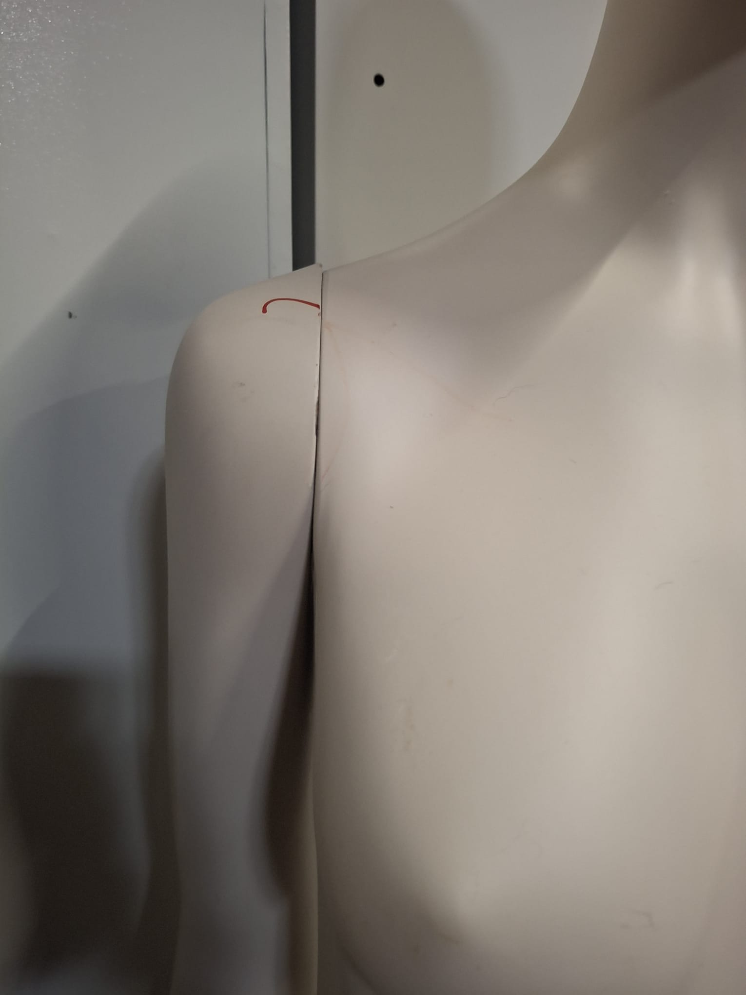 Mannequin buste femme – Fibre de verre blanc crème mat – H 183 cm