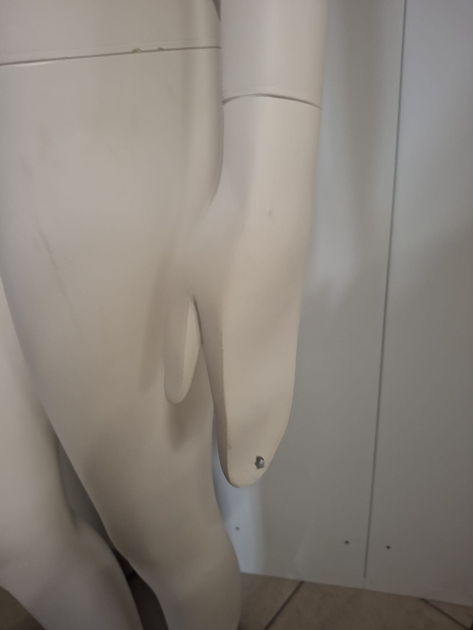 Mannequin buste femme – Fibre de verre blanc crème mat – H 183 cm
