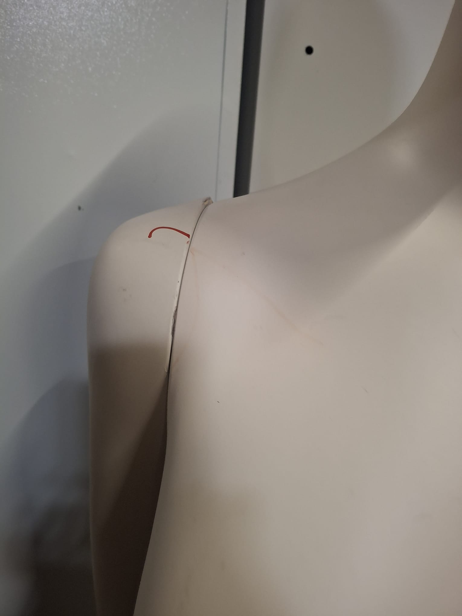 Mannequin buste femme – Fibre de verre blanc crème mat – H 183 cm
