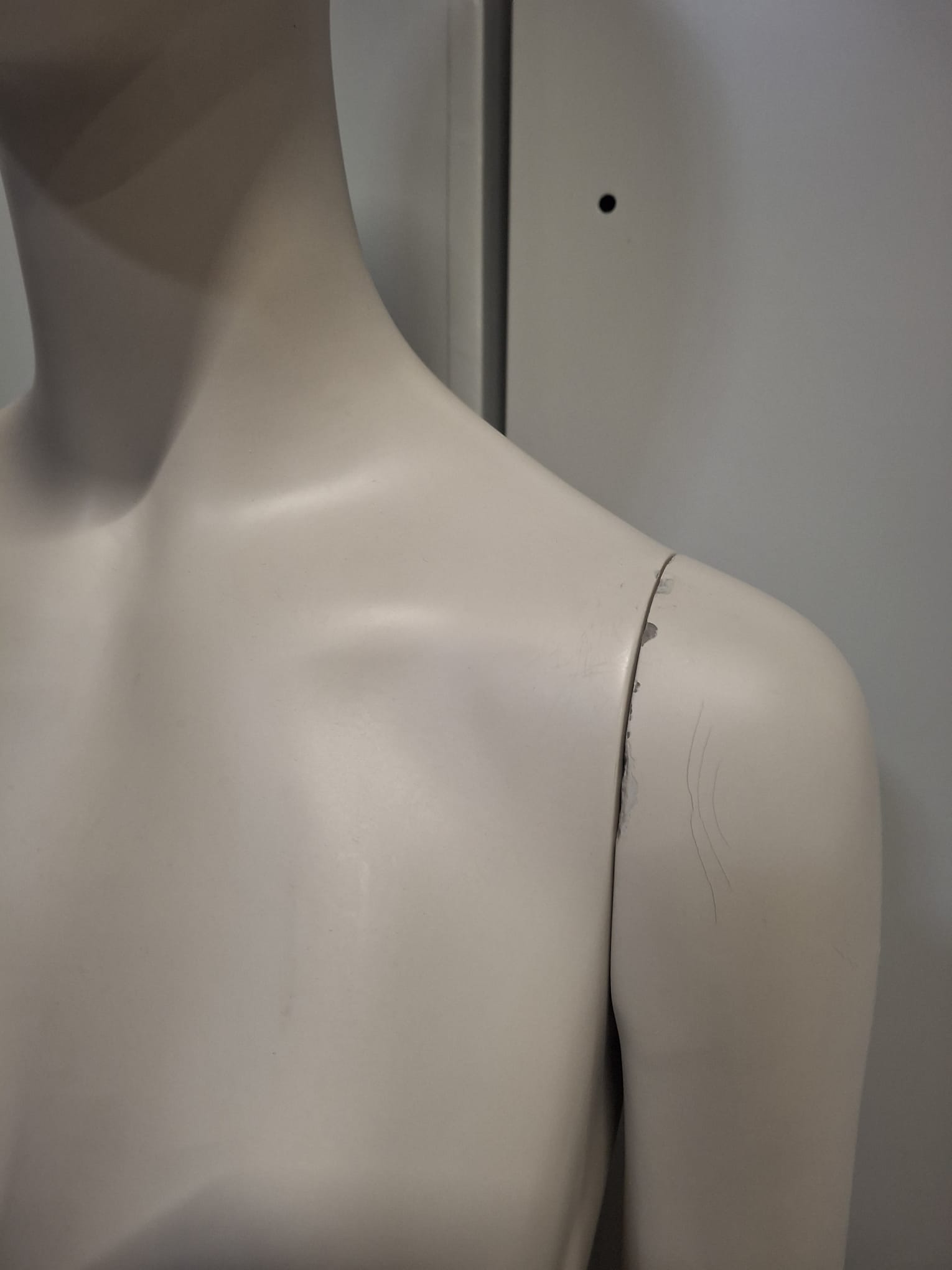 Mannequin buste femme – Fibre de verre blanc crème mat – H 183 cm