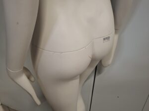 Mannequin buste femme – Fibre de verre blanc crème mat – H 183 cm