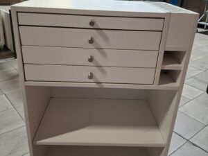Comptoir banque d’accueil en bois blanc – L70 x P45 x H100 cm