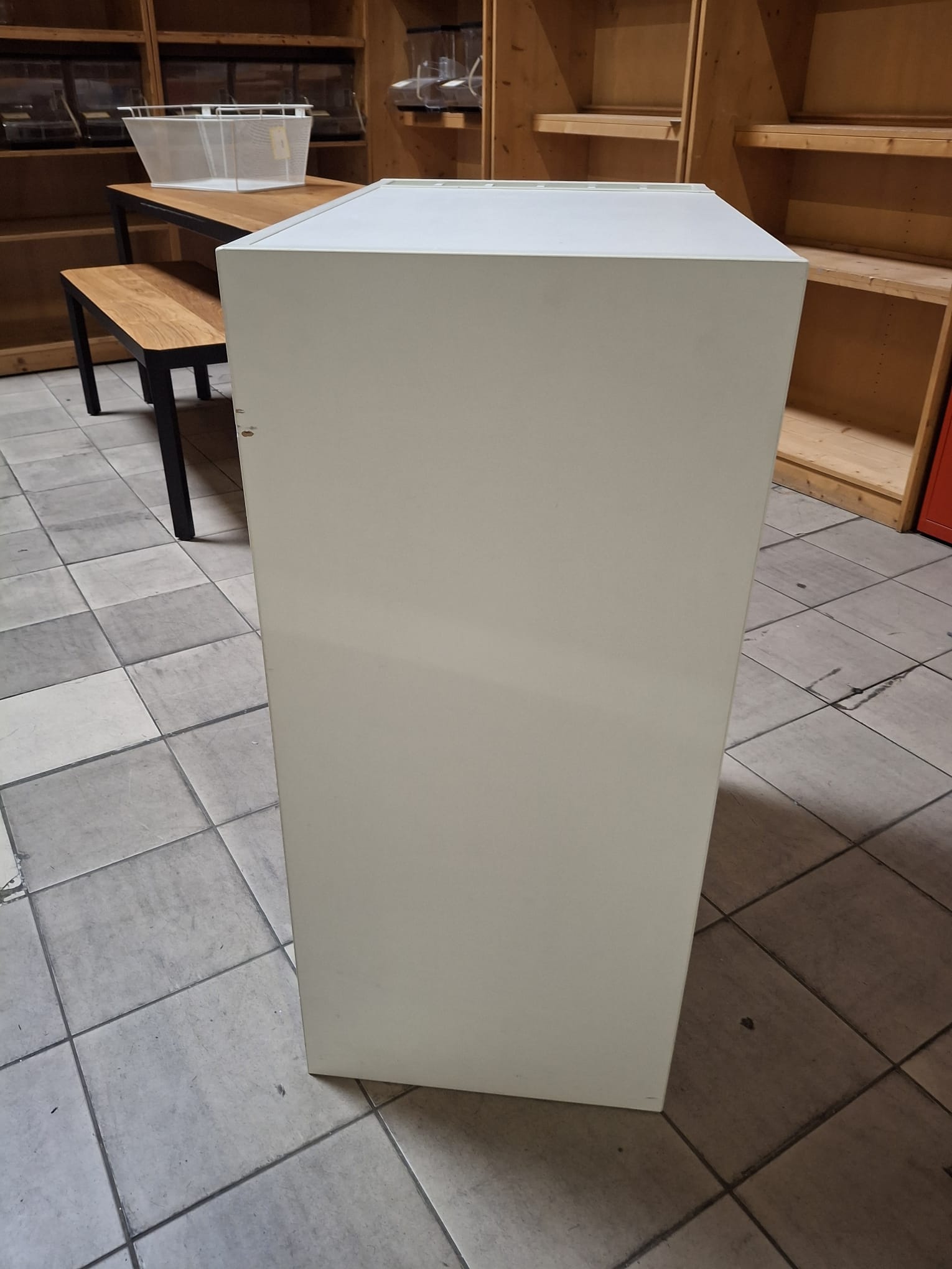 Comptoir banque d’accueil en bois blanc – L70 x P45 x H100 cm