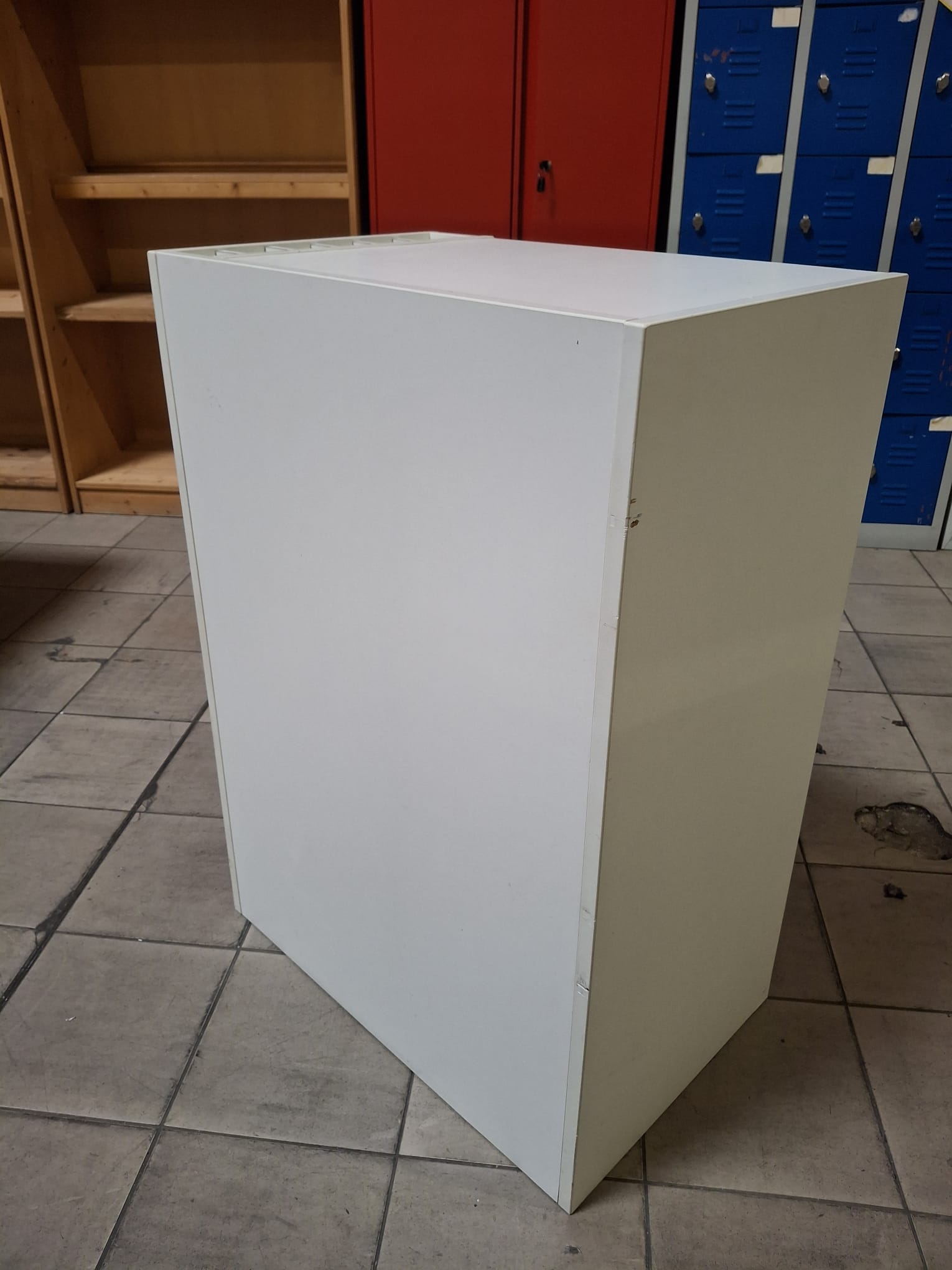 Comptoir banque d’accueil en bois blanc – L70 x P45 x H100 cm