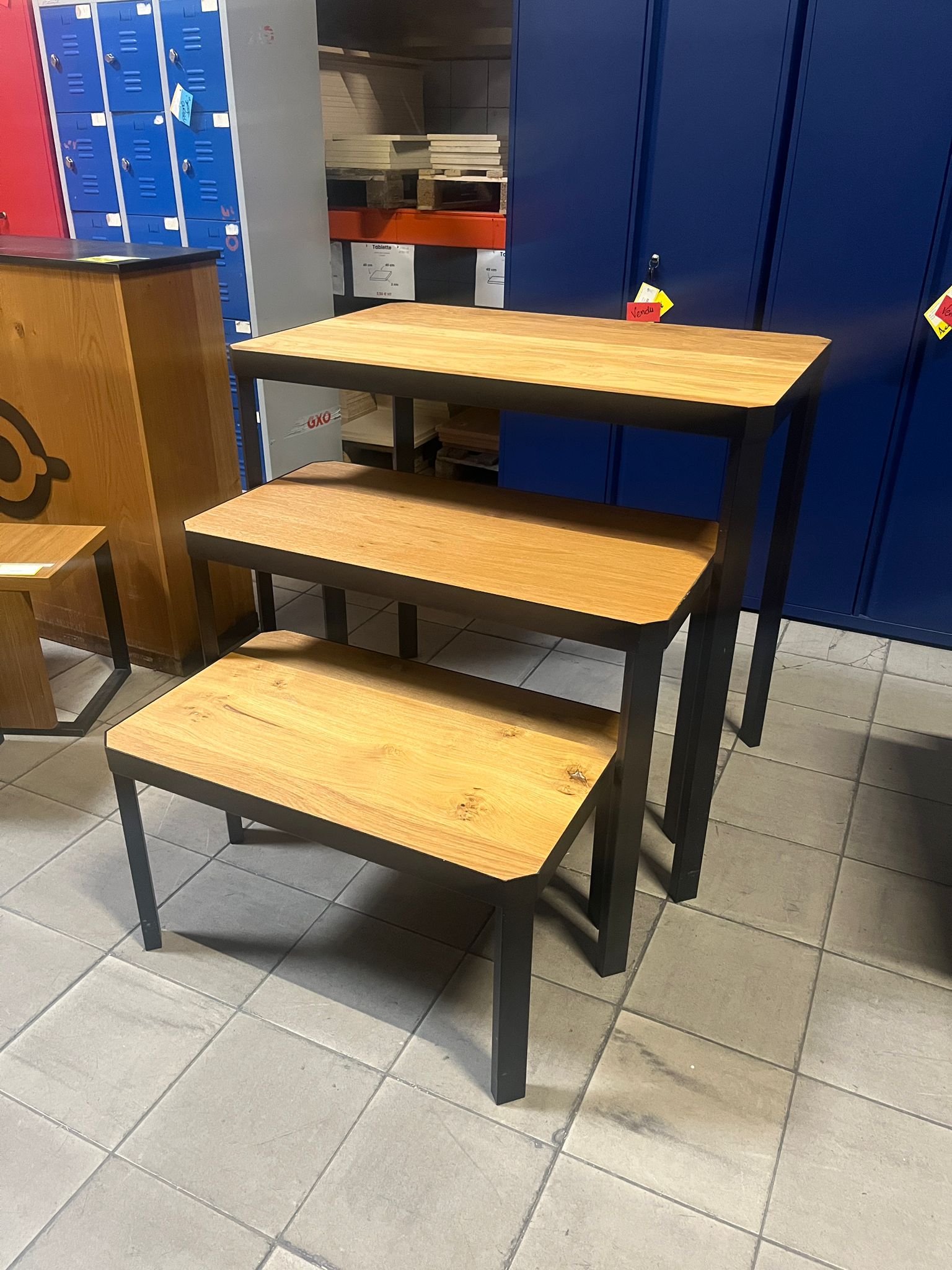 Lot de 3 tables présentation bois et métal - style industriel modulable