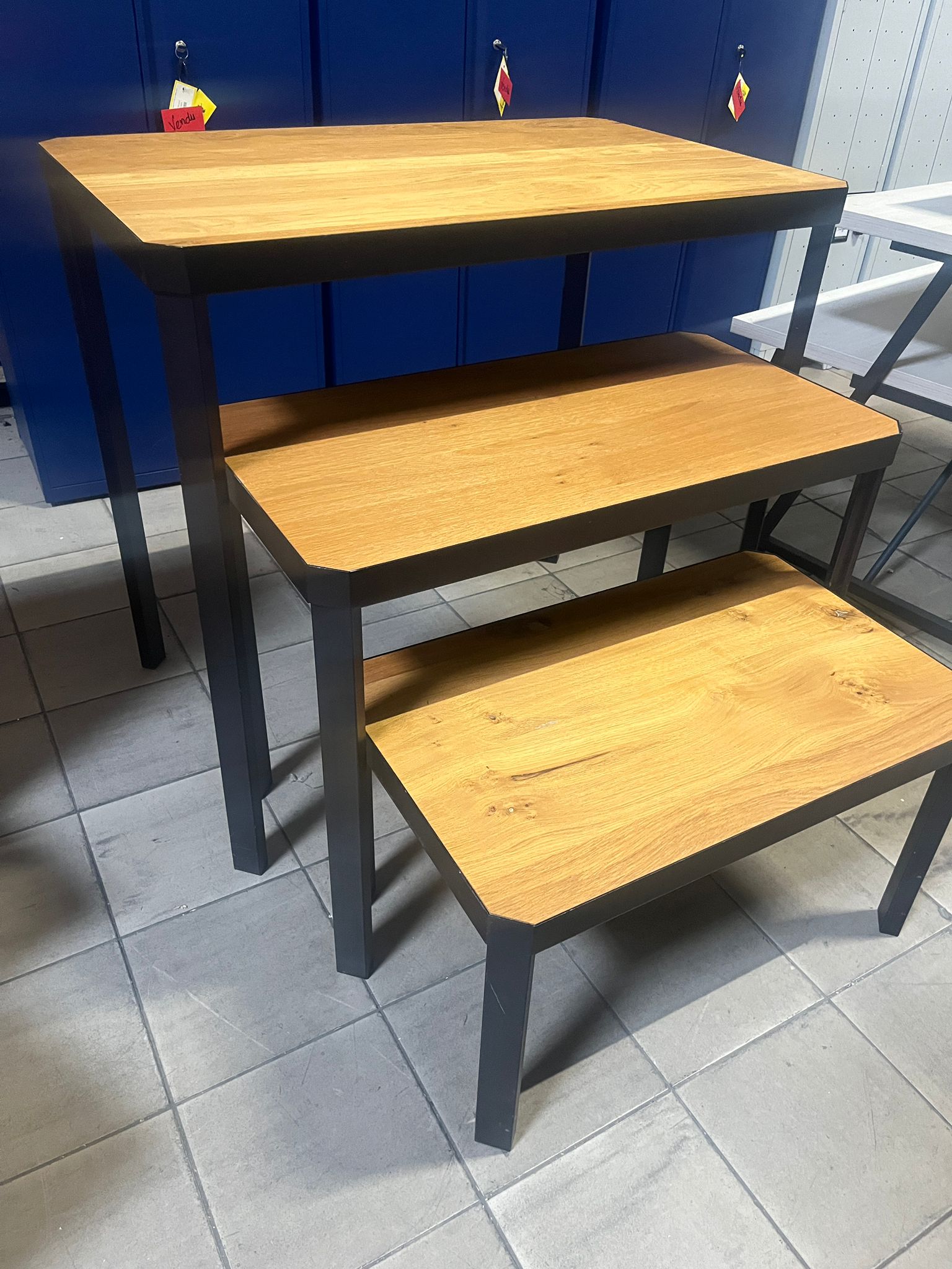Lot de 3 tables présentation bois et métal - style industriel modulable