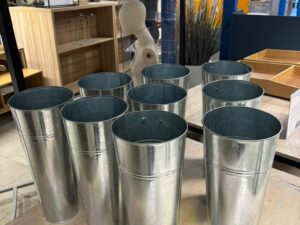 Lot de 9 pots fleuriste en zinc – Style industriel – H40 x Ø16 cm