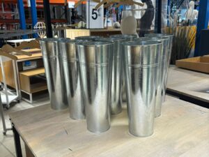 Lot de 9 pots fleuriste en zinc – Style industriel – H40 x Ø16 cm