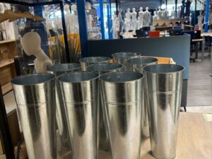 Lot de 9 pots fleuriste en zinc – Style industriel – H40 x Ø16 cm