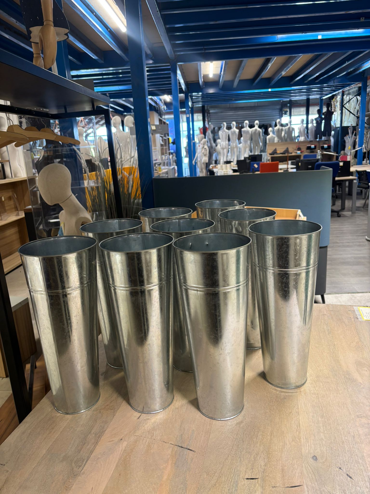 Lot de 9 pots fleuriste en zinc – Style industriel – H40 x Ø16 cm