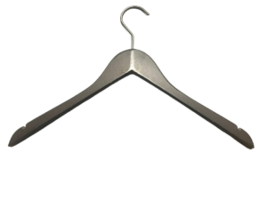 Lot de 65 cintres bois floqués – L44 cm