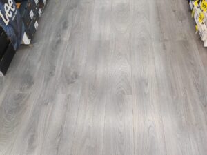 MER – Parquet stratifié 19 x 120 cm Pergo