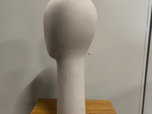 Tête de mannequin en fibre de verre crème effet crépi