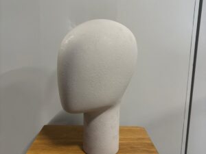 Tête de mannequin en fibre de verre crème effet crépi