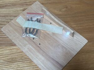 Socle éphéméride en bois vernis Wonday – L205 x P145 x H35 mm