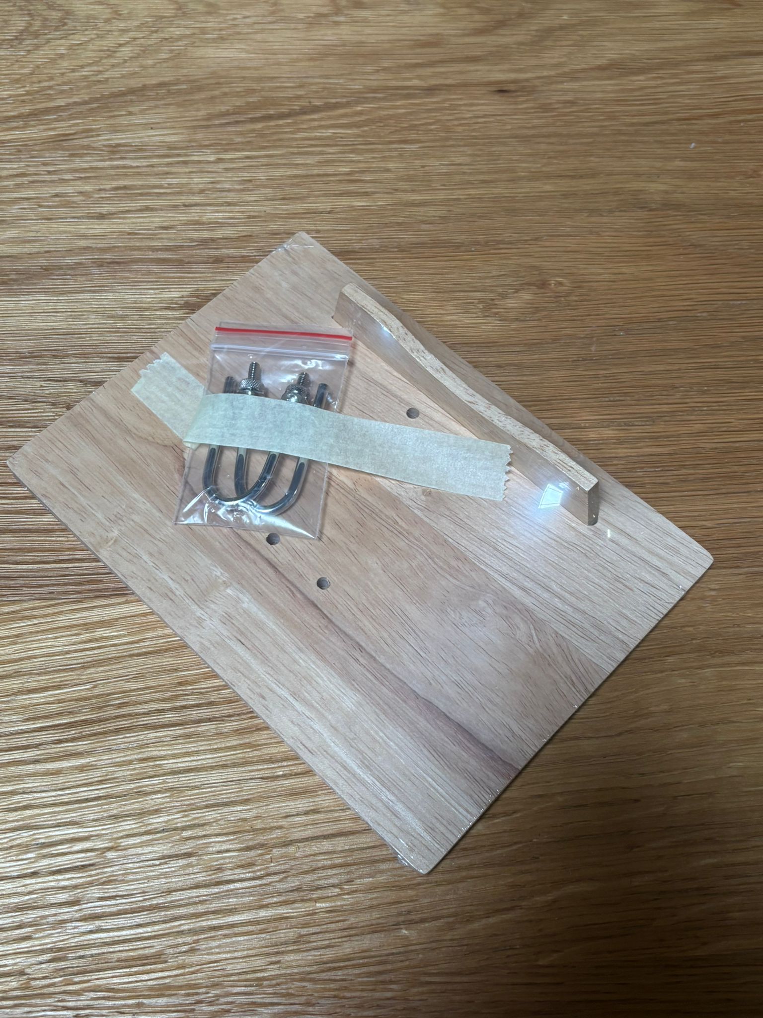 Socle éphéméride en bois vernis Wonday – L205 x P145 x H35 mm