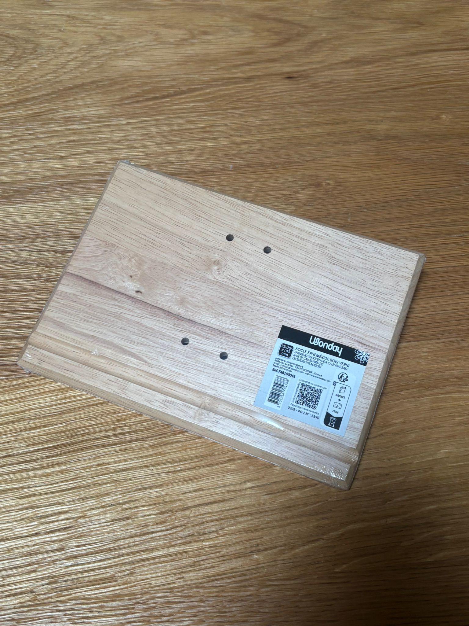 Socle éphéméride en bois vernis Wonday – L205 x P145 x H35 mm