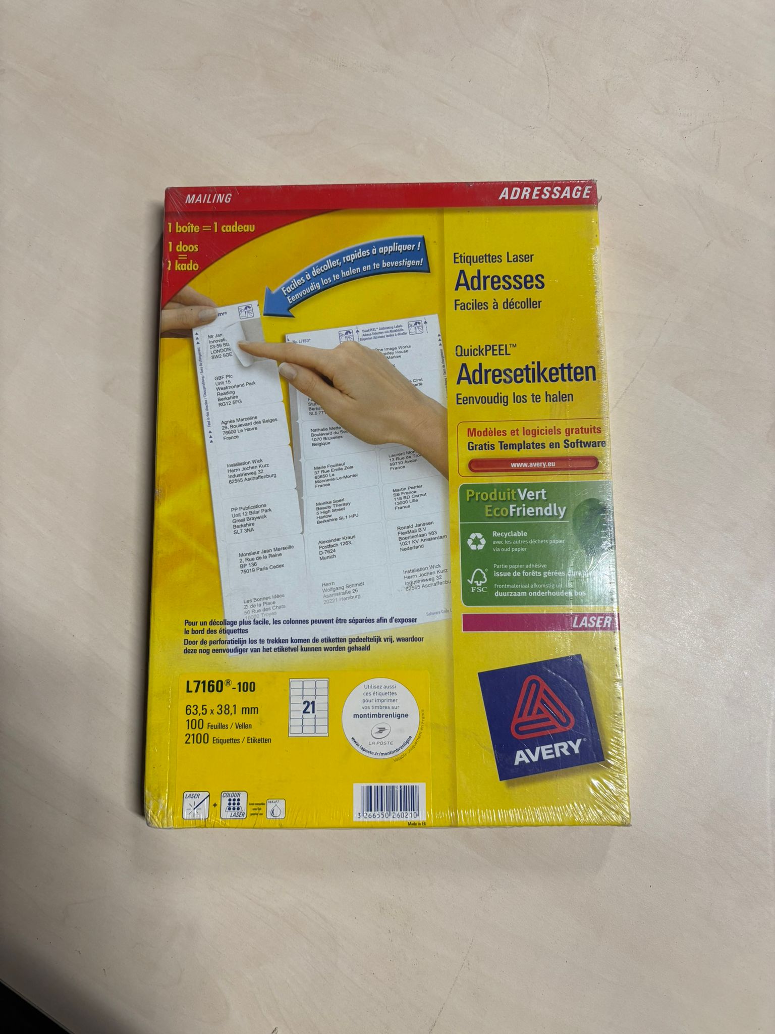 Boîte de 100 feuilles d’étiquettes laser Avery – 63,5 x 38,1 mm – 2100 étiquettes