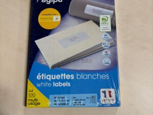 Pack de 100 feuilles d’étiquettes blanches AGIPA – 63,5 x 38,1 mm – Format A4