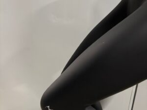 Jambe de présentation femme semi-assise – Fibre de verre noire – Hauteur 106 cm