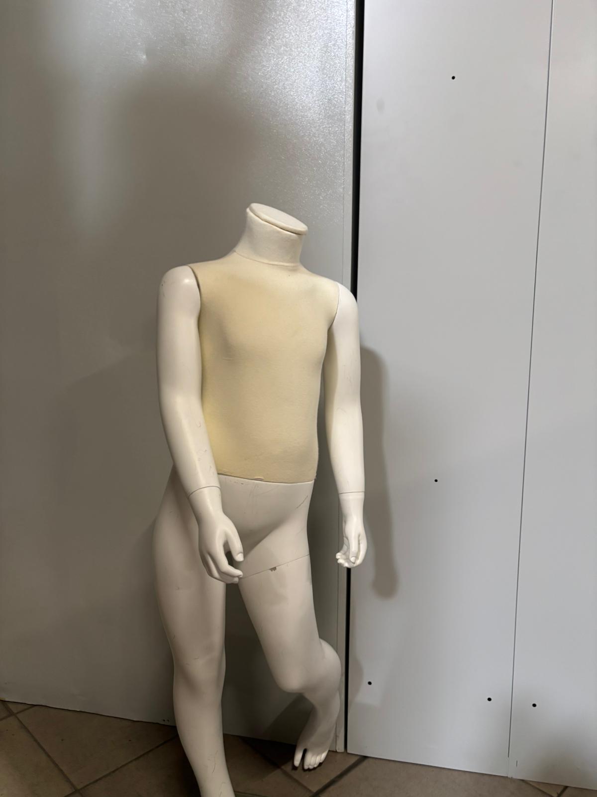 Mannequin enfant complet sur socle – Fibre de verre et tissu – H 100 cm