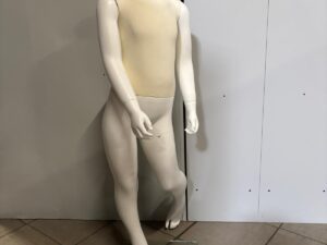 Mannequin enfant complet sur socle 5/6 ans – Fibre de verre et tissu – H 100 cm